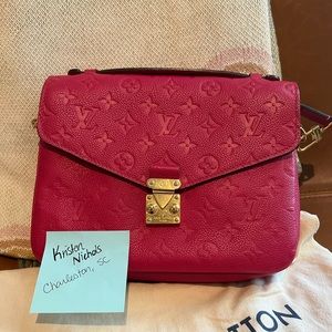 EUC Louis Vuitton Pochette Métis in Freesia💕